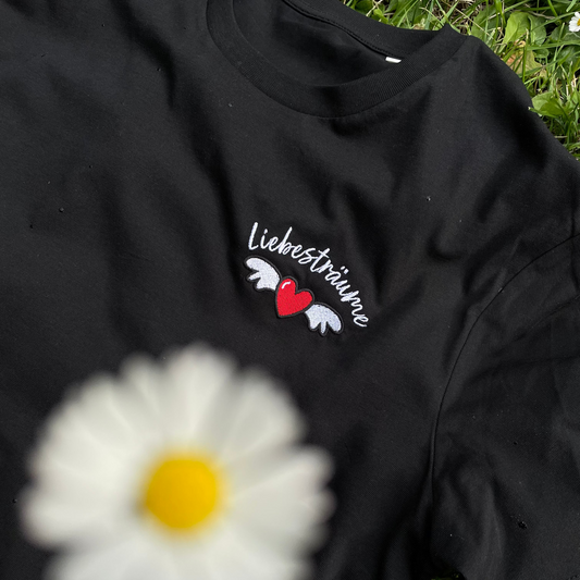 Liebesträume - Unisex organic mid-light t-shirt - Favourite Pieces